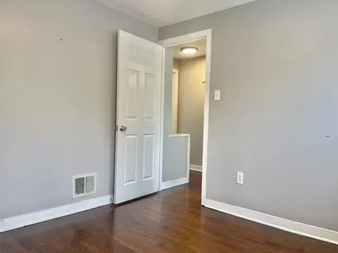 Bedroom - 52 E 37th St, Chicago, IL 60653 photo 5 of 5