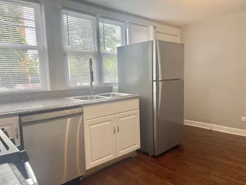 Kitchen - 52 E 37th St, Chicago, IL 60653 photo 3 of 3