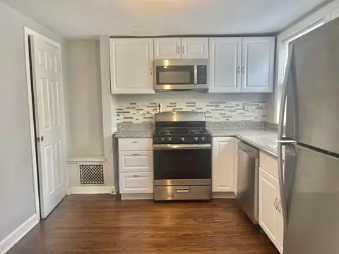 Kitchen - 52 E 37th St, Chicago, IL 60653 photo 2 of 3
