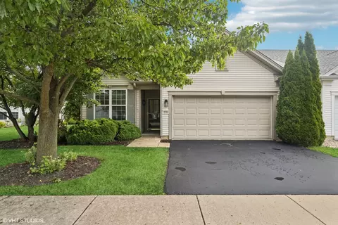 12564 Castle Rock Dr, Huntley, IL 60142