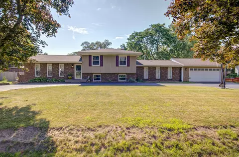 10 S424 Curtis Ln, Naperville, IL 60564