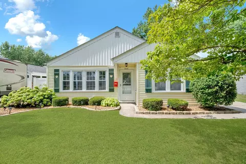 9220 S 49th Ave, Oak Lawn, IL 60453