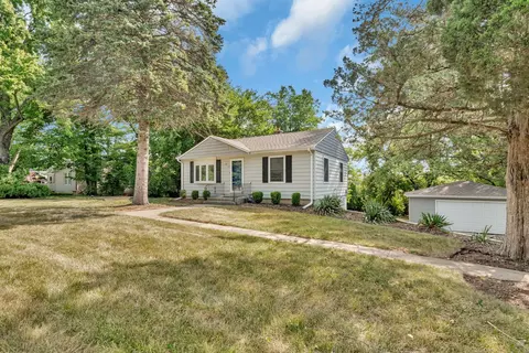 1107 S Hough St S, Barrington, IL 60010