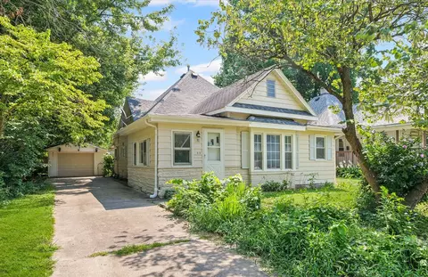 33 S State St, Danville, IL 61832