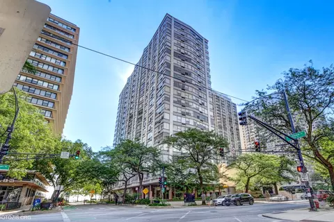 5757 N Sheridan Rd #18C, Chicago, IL 60660