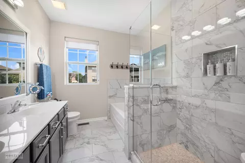 Bath - 16513 Mueller Cir, Plainfield, IL 60586 photo 2 of 4