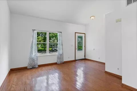 Living - 13962 Danbury Dr, Plainfield, IL 60544 photo 2 of 4