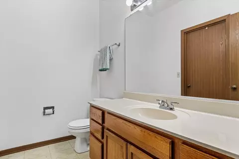 Bath - 13962 Danbury Dr, Plainfield, IL 60544 photo 1 of 4