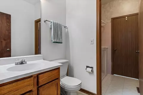 Bath - 13962 Danbury Dr, Plainfield, IL 60544 photo 3 of 4