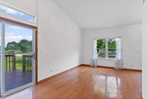 Living - 13962 Danbury Dr, Plainfield, IL 60544 photo 3 of 4