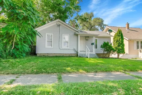 949 4th Ave, Aurora, IL 60505