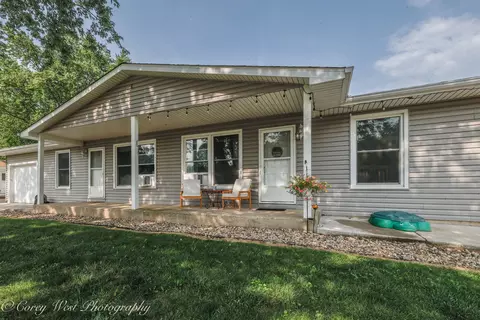 1509 Oak Ln, Sycamore, IL 60178