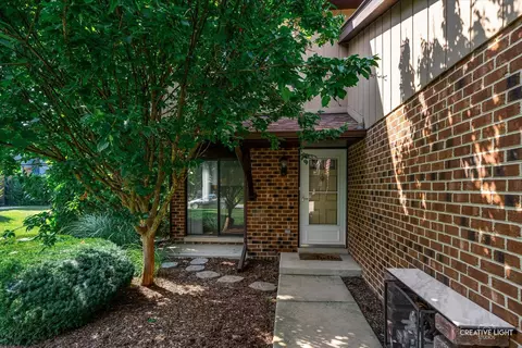 1542 Blackburn St, Wheaton, IL 60189