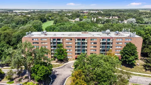 1800 Huntington Blvd #203, Hoffman Estates, IL 60169