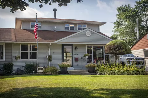 8925 S Main St, Hometown, IL 60456