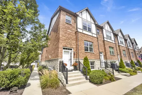 250 E Kenilworth Ave, Villa Park, IL 60181