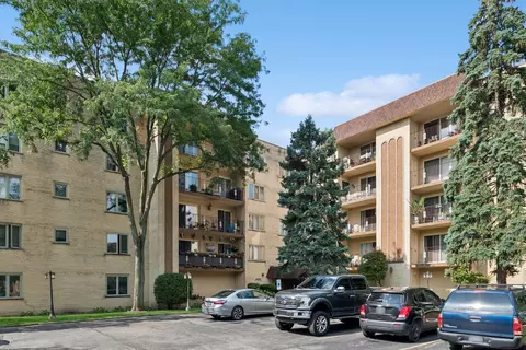 6455 W Belle Plaine Ave #208, Chicago, IL 60634