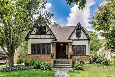 396 S Washington St, Elmhurst, IL 60126