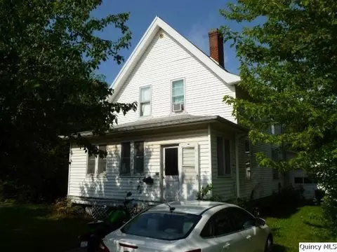 233 N First St, Carthage, IL 62321