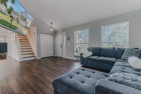 1111 Clover Hill Ln, Elgin, IL 60120 photo 3