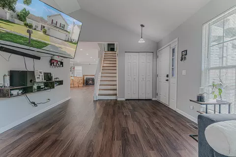 1111 Clover Hill Ln, Elgin, IL 60120 photo 4