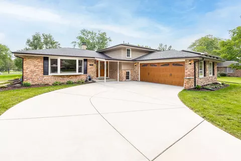 125 Sherwood Ct, Downers Grove, IL 60516