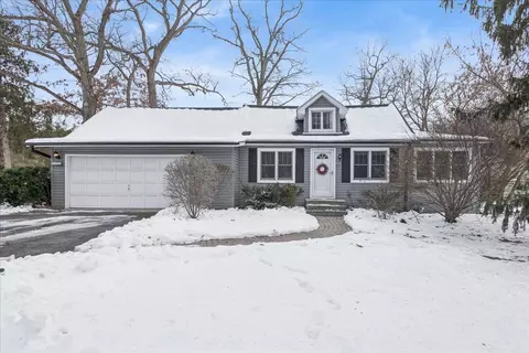 401 E Tower Dr, Tower Lakes, IL 60010