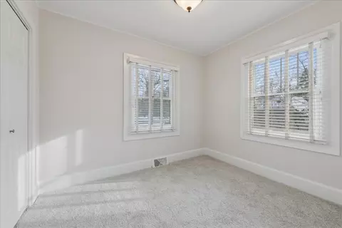 401 E Tower Dr, Tower Lakes, IL 60010 photo 15