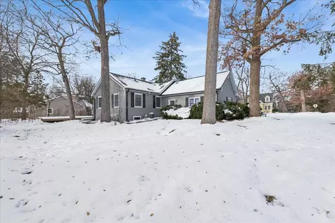 401 E Tower Dr, Tower Lakes, IL 60010 photo 4