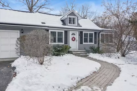 401 E Tower Dr, Tower Lakes, IL 60010 photo 2
