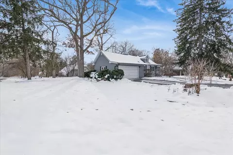 401 E Tower Dr, Tower Lakes, IL 60010 photo 3