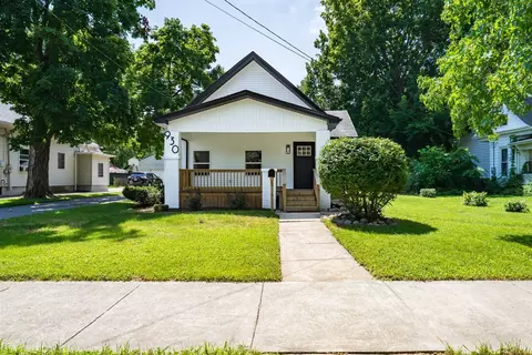 930 W Macarthur Ave, Bloomington, IL 61701 photo 3
