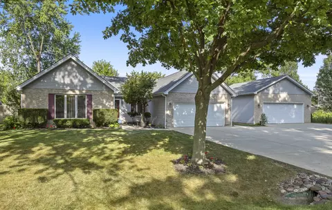 1 N120 Darling St, Carol Stream, IL 60188