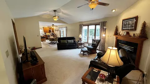 15012 Henry Rd, Morrison, IL 61270 photo 11