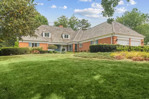 354 Grayfriars Ln, Inverness, IL 60067