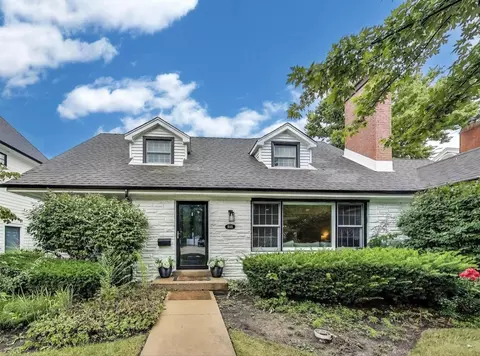 2122 Dewes St, Glenview, IL 60025