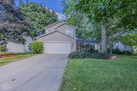 1021 Blue Ridge Pkwy, Algonquin, IL 60102