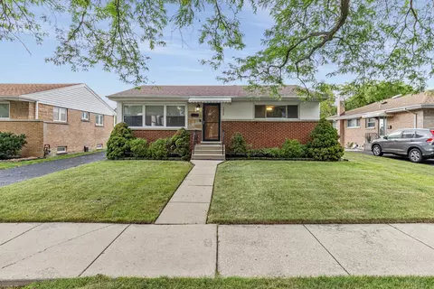 7226 W Greenleaf St, Niles, IL 60714