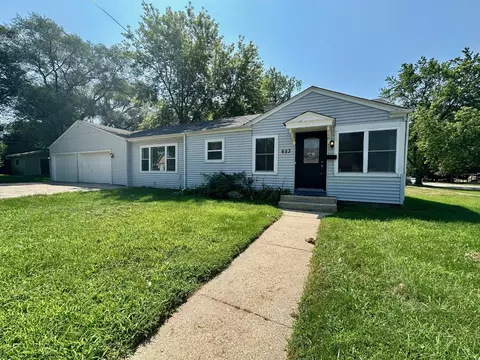 653 Elgin Ave, Elgin, IL 60120