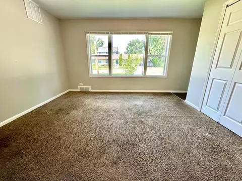 Living - 653 Elgin Ave, Elgin, IL 60120 photo 3 of 3