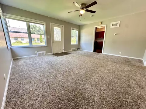 Living - 653 Elgin Ave, Elgin, IL 60120 photo 2 of 3