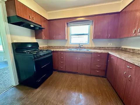 Kitchen - 653 Elgin Ave, Elgin, IL 60120 photo 2 of 2