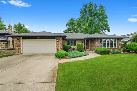 7747 Cashew Dr, Orland Park, IL 60462