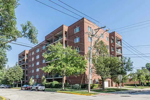 1325 Perry St #504, Des Plaines, IL 60016