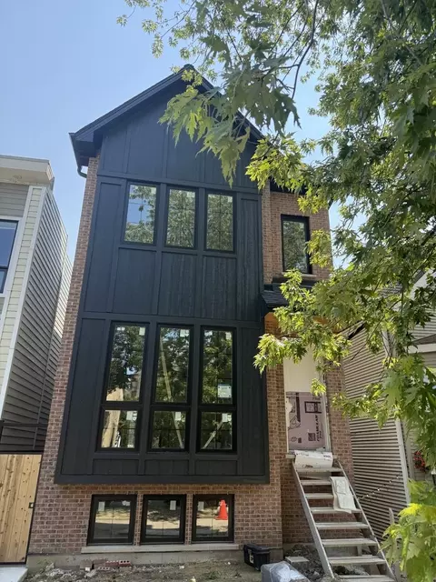 2031 W Hutchinson St, Chicago, IL 60618