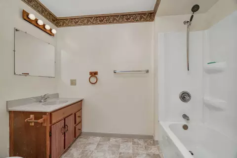 Bath - 304306 E Main St, Ottawa, IL 61350 photo 4 of 5