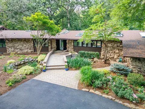 730 Plum Tree Rd, Barrington Hills, IL 60010