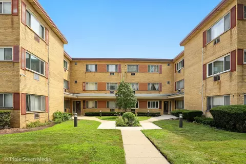 9207 Skokie Blvd #306, Skokie, IL 60077