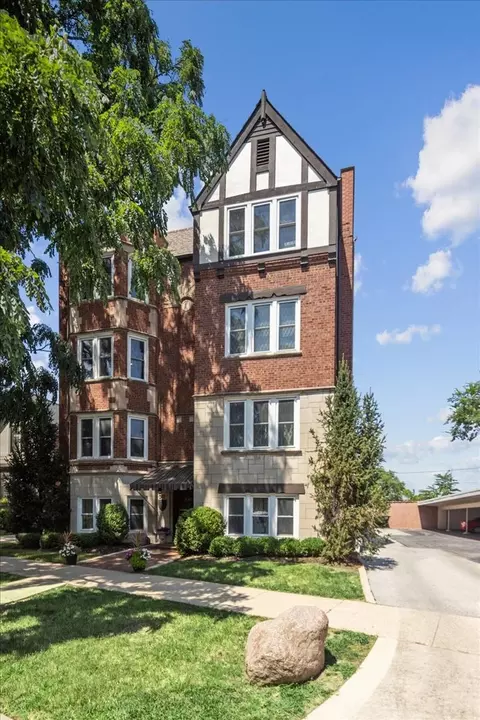 307 W Harris Ave #2B, La Grange, IL 60525