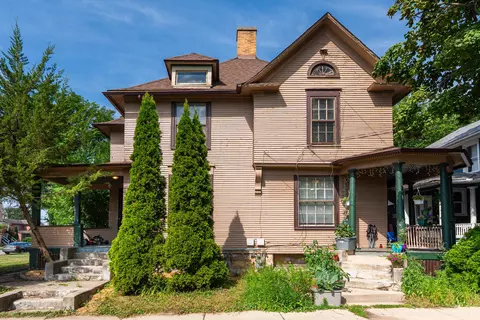 356-358 N Spring St, Elgin, IL 60120
